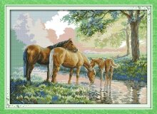 Вышивка крестом "Лошади на водопое"